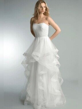 NEW BASIX BLACK LABEL TIERED STRAPLESS GOWN
